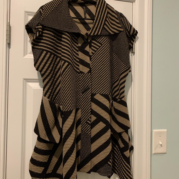 Iconic Legend Tops - Edgy Top size Large
